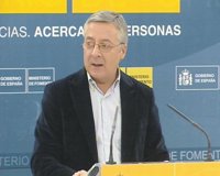 Blanco llama a los controladores a "pasar página" y negociar el convenio