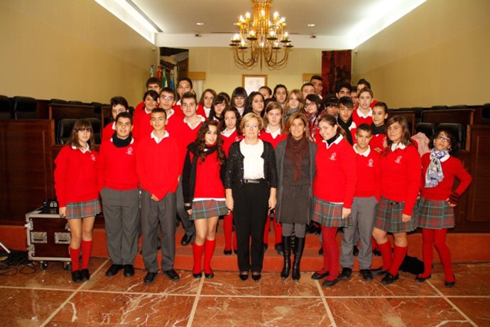 NOTA Y FOTO PRESIDENTA COLEGIO LA HISPANIDAD