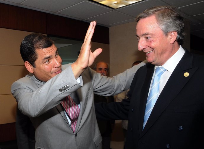 El presidente ecuatoriano, Rafael Correa, y el ex mandatio argentino, Néstor Kir