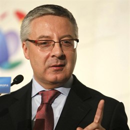  ministro de Fomento y vicesecretario general del Partido Socialista Obrero Espa