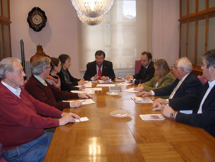 Contitución del Consejo Asesor del Carlismo, presidido por el consejero Corpas. 