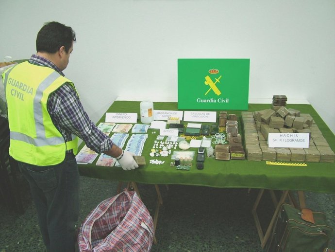 Sustancias y elementos intervenidos por la Guardia Civil en la operación