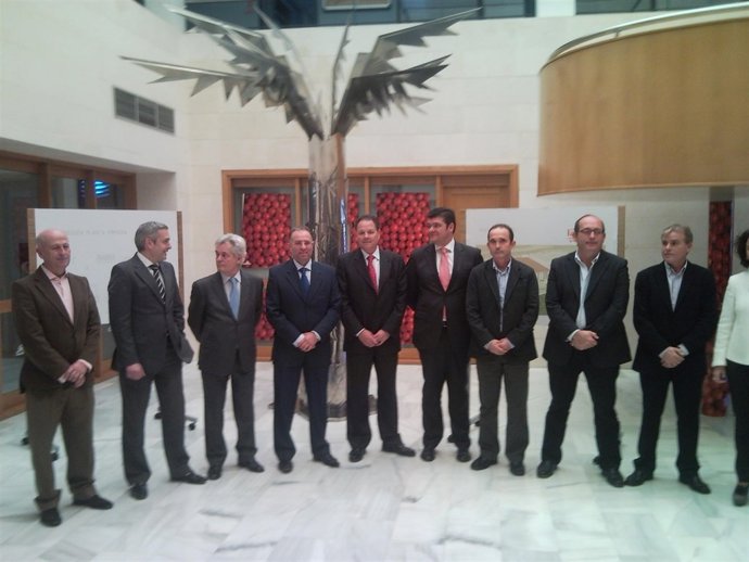 Nota De Prensa Y Foto / Cajagranada