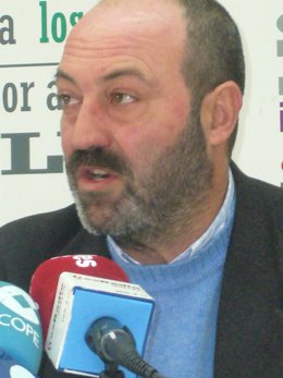 El coordinador de IULV-CA y portavoz de la Plataforma Mesa de la Ría, Pedro Jimé