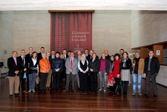 El director general con los participantes de los programas