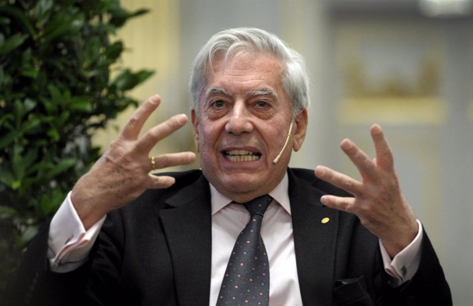 Mario Vargas Llosa recibe el Premio Nobel