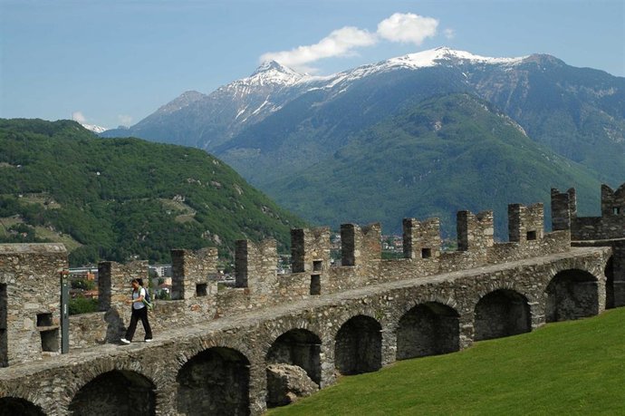 Bellinzona, entre castillos y montañas