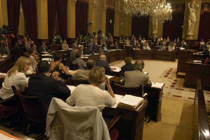 Sala de Plenos del Parlament balear