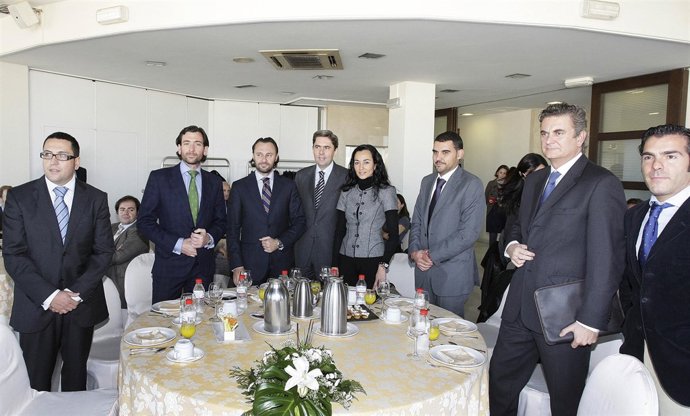 Rambla con jóvenes empresarios