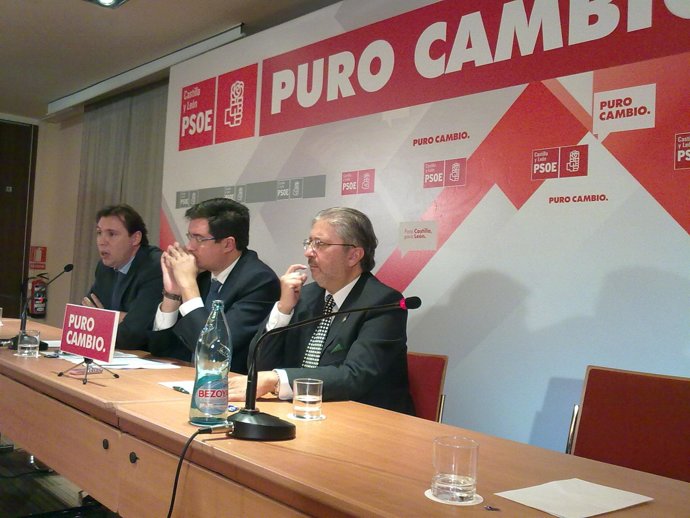 Reunión de Óscar López con las asociaciones del colectivo gitano de Castilla y L