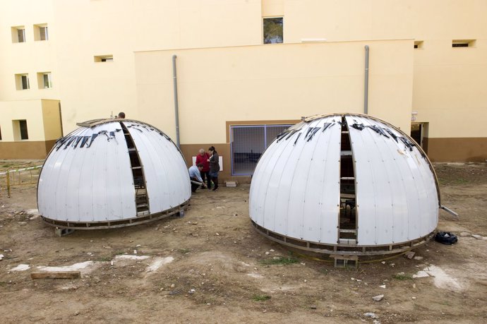 dos cúpulas del Observatorio Astronómico de Canteras 