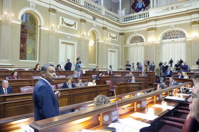 El Presidente Del Gobierno De Canarias, Paulino Rivero, Asiste Al Pleno Del Parl