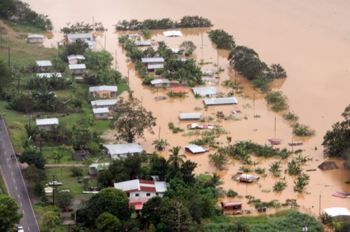 Vista aérea de los efectos de las inundaciones en Panamá por 'La Niña'.