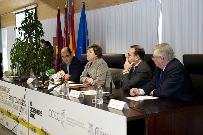 La alcaldesa, Pilar Barreiro, ha sido la encargada de inaugurar esta mañana la X