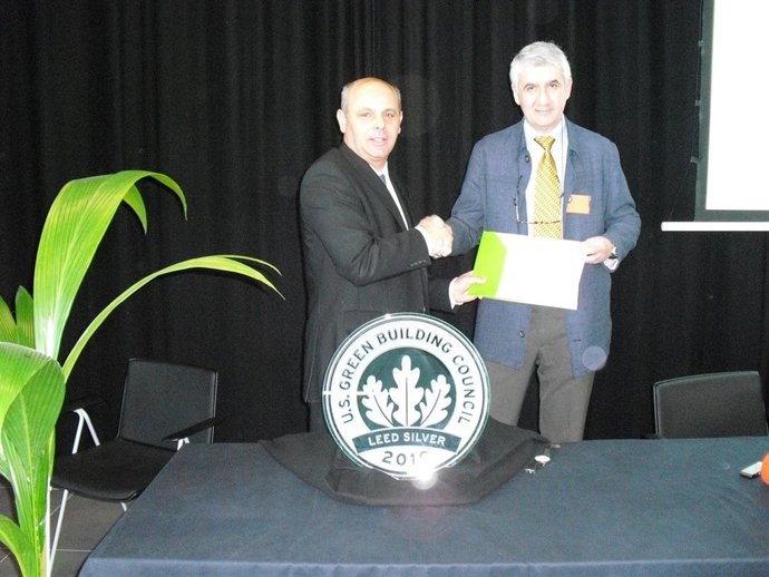 El secretario general de Interior en funciones, Joan Boad, recibe el galardón LE