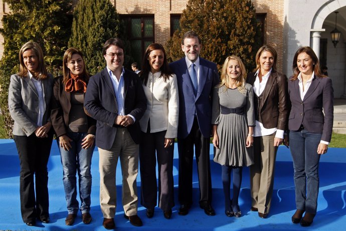 De izquierda a derecha, Ana Mato, los presidentes del PP de Lanzarote, Ástrid Pé