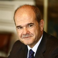 Chaves ve "necesaria" la reordenación del sector público andaluz y cree "infame" que se hable de 25.000 "enchufados"