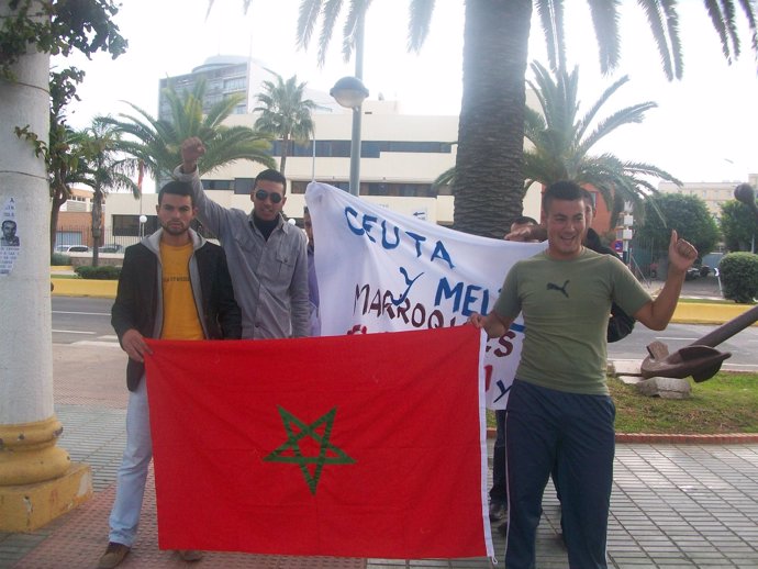 Protesta de jóvenes marroquíes en Melilla