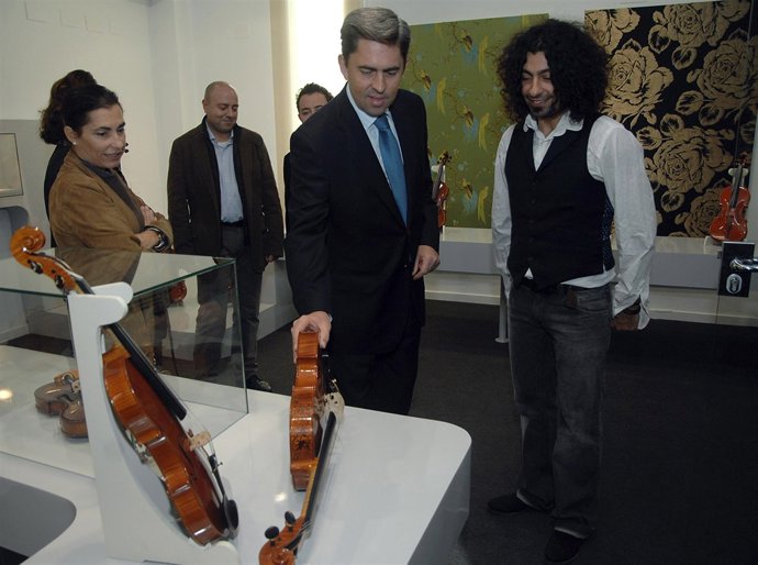 Rambla inaugura la exposición 'Sonidos Artesanos'