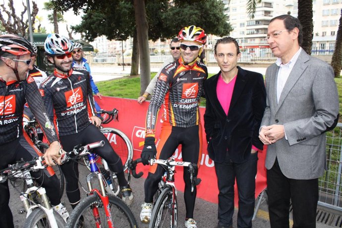 El alcalde junto a Rafaelillo y Alejandro Valverde