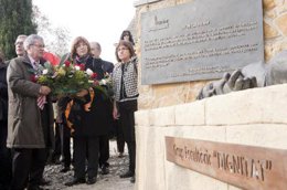 Saura inaugura un monumento a las víctimas del franquismo en Tarragona