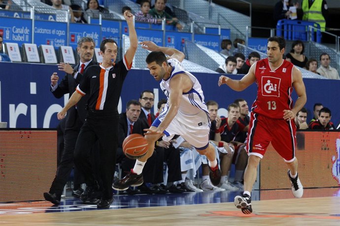 Felipe Reyes del Real Madrid contra el CAI Zaragoza