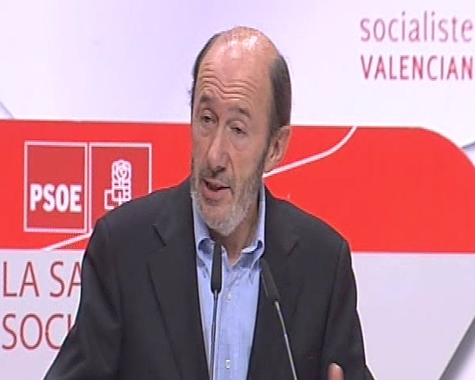 Rubalcaba dice que con Rajoy trabajarían menos