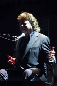 Roban en la casa del cantaor Enrique Morente, que permanece ingresado en Madrid