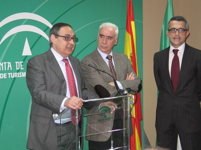 Presentación de la central de compras 'on line' de Junta y CECA