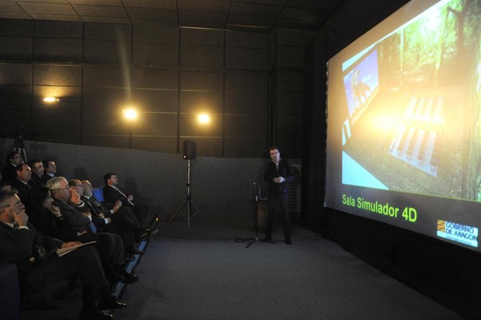 NP Y FOTO SIMULADOR DINÓPOLIS TERUEL