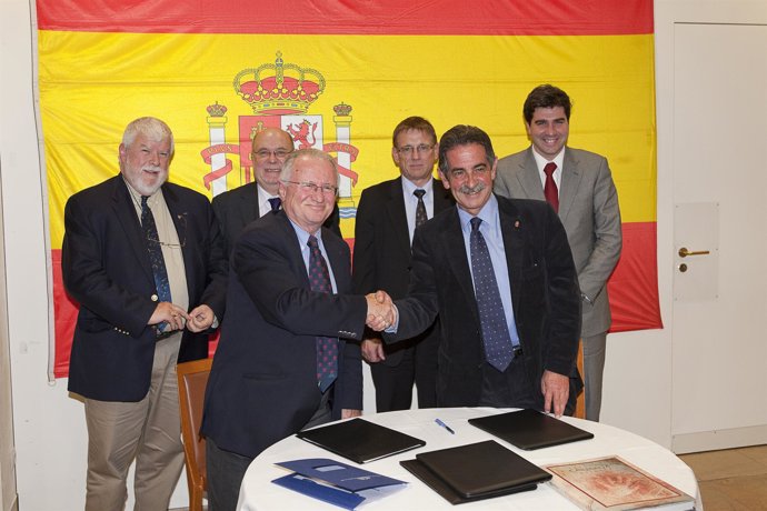 Revilla Firma Un Acuerdo Con El Presidente De Loira Para Estudiar El Desarrollo 