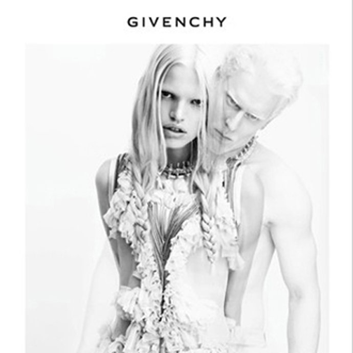 Un modelo albino en el nuevo anuncio de Givenchy