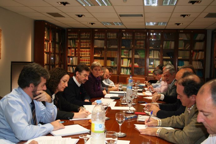 Reunión entre el sector pesquero y la Consejería de Agricultura y Pesca.