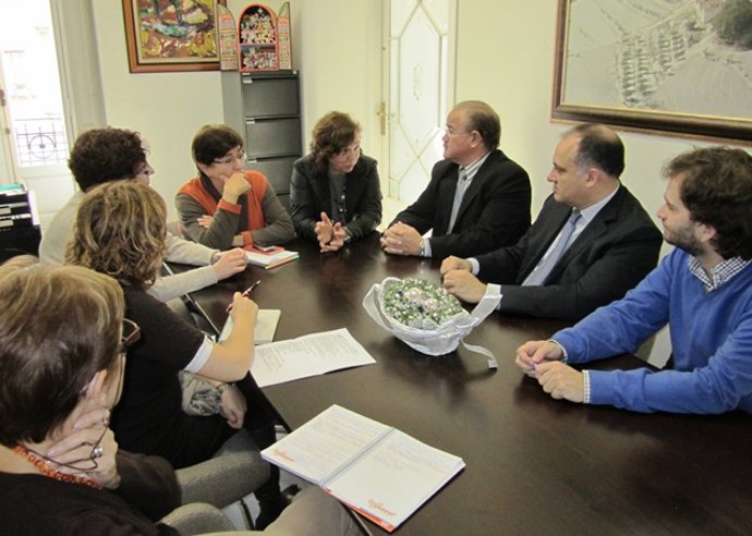 PSPV PSOE/ Nota Y Foto Encuetro Joan Calabuig Con Cáritas