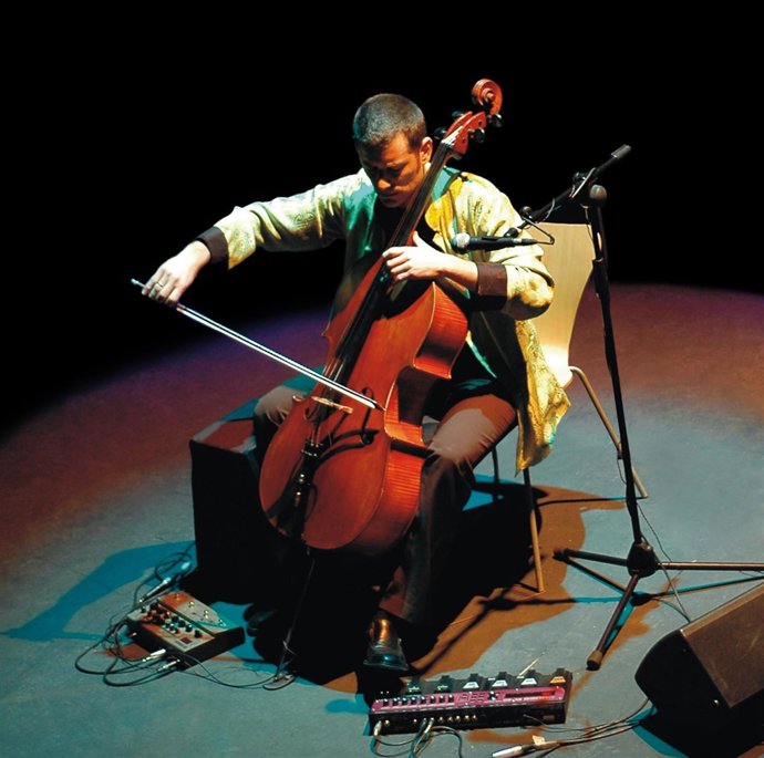 El músico francés Matthieu Saglio.