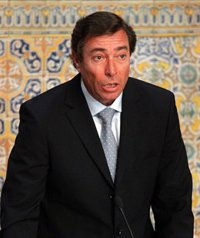 Flores dice que se pronunciará sobre la salida a concurso del control aéreo cuando sepa en qué condiciones se sacará