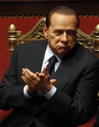 Berlusconi supera la moción de censura