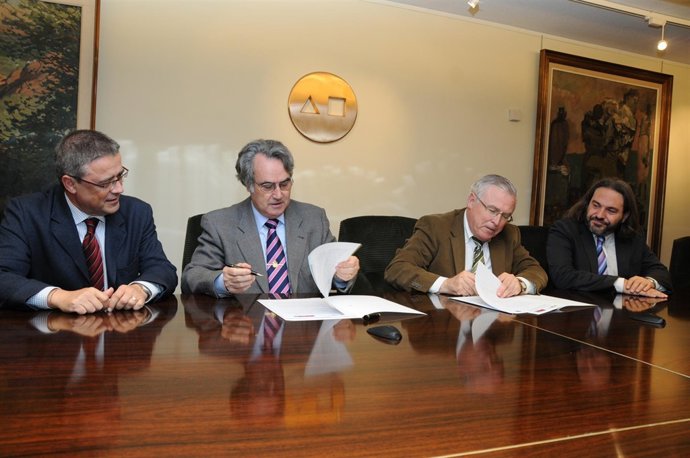 El presidente territorial de Caja Mediterráneo, Ángel Martínez, el director terr