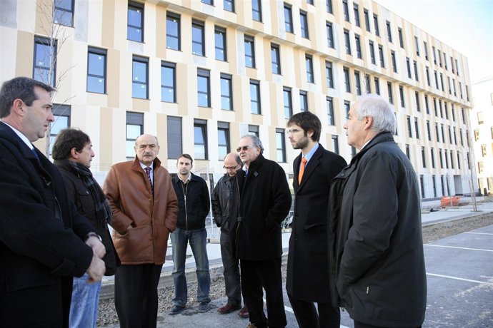 Mazón visita la nueva promoción de VPO en Santander