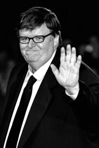 Michael Moore ofrece a Wikileaks su web, servidores y dominio