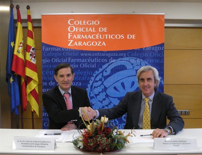 Firma del convenio entre el Colegio de Farmacéuticos y laboratorios Normon