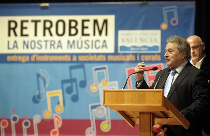 Rus en la entrega de instrumentos en moncada