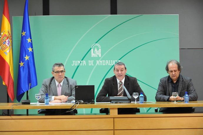 El presidente del Consejo Escolar Andaluz, Ernesto Gómez; el consejero de Educac