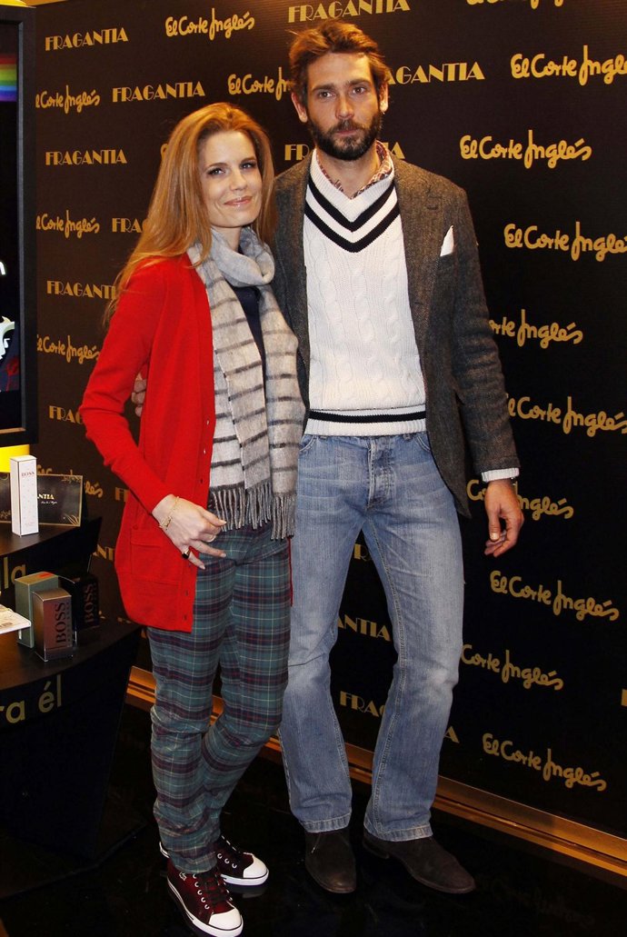 Posado de Olivia de Borbón y Sebastián Palomo Danko 