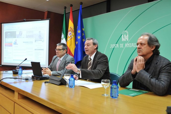 El presidente del Consejo Escolar, Ernesto Gómez; el consejero de Educación, Fra