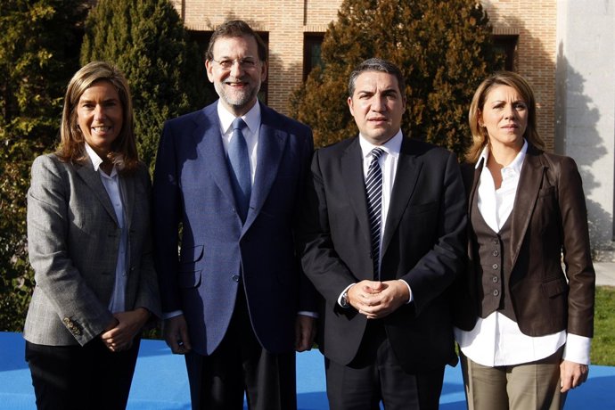 El presidente nacional del PP, Mariano Rajoy, la secretaria general, Dolores de 