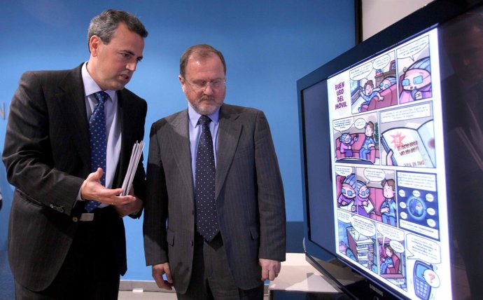 El conseller Font de Mora en la rueda de prensa