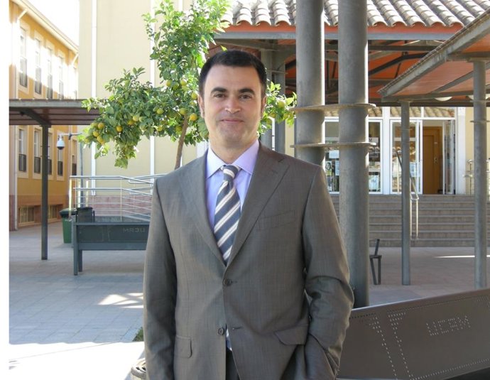 El director de la Escuela Superior de Protocolo, Salvador Hernández