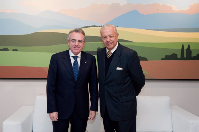 El Presidente Sanz con el embajador de Chile, Sergio Romero.