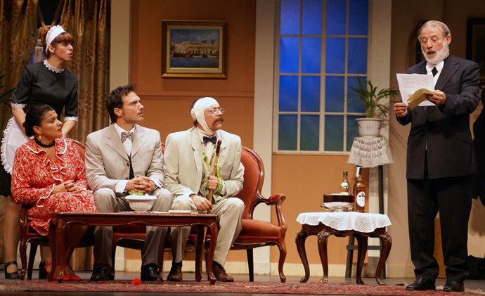 Cajasol y la Compañía Olvido Teatro ponen en escena la obra 'Que viene mi marido